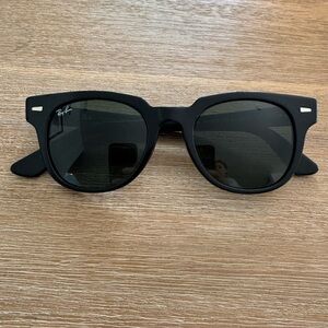 Ray-Ban Meteor Black Wayfarer Sunglasses Classic Design